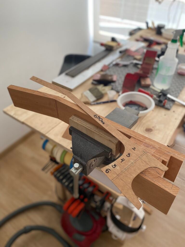 Miguel Angel Gonzalez Luthier - detalle de un brazo de guitarra